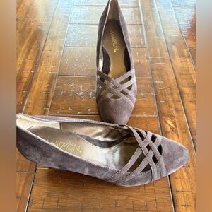 Markon Suede Leather Heels. NWOB - Size 6 1/2